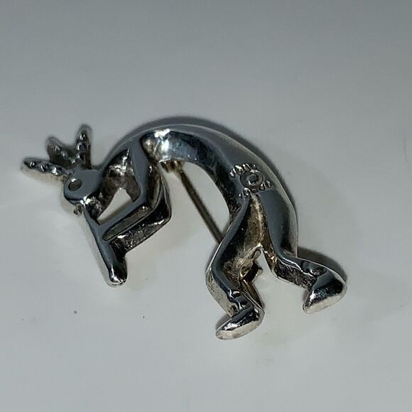 Native American Signed Sterling Kokopelli Brooch - Picture 4 of 12